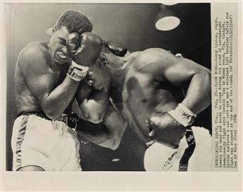 (CASSIUS CLAY/MUHAMMAD ALI) Group of 11 photographs depicting the bout in which Ali defeated reigning heavyweight world champion Sonny